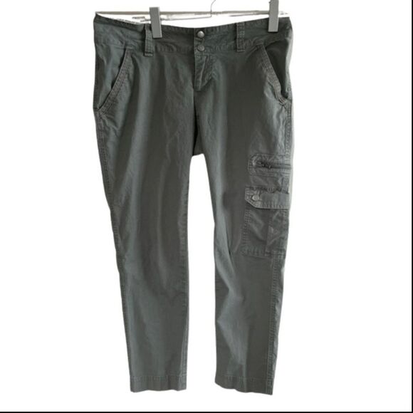 Columbia Omni Shade Capri pant- size 8 - olive green color -side pockets - Picture 1 of 5